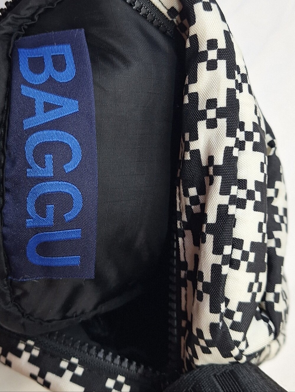 BAGGU Camera Crossbody Black White Pixel Gingham Check Rare HTF Discontinued - Picture 6 of 7
